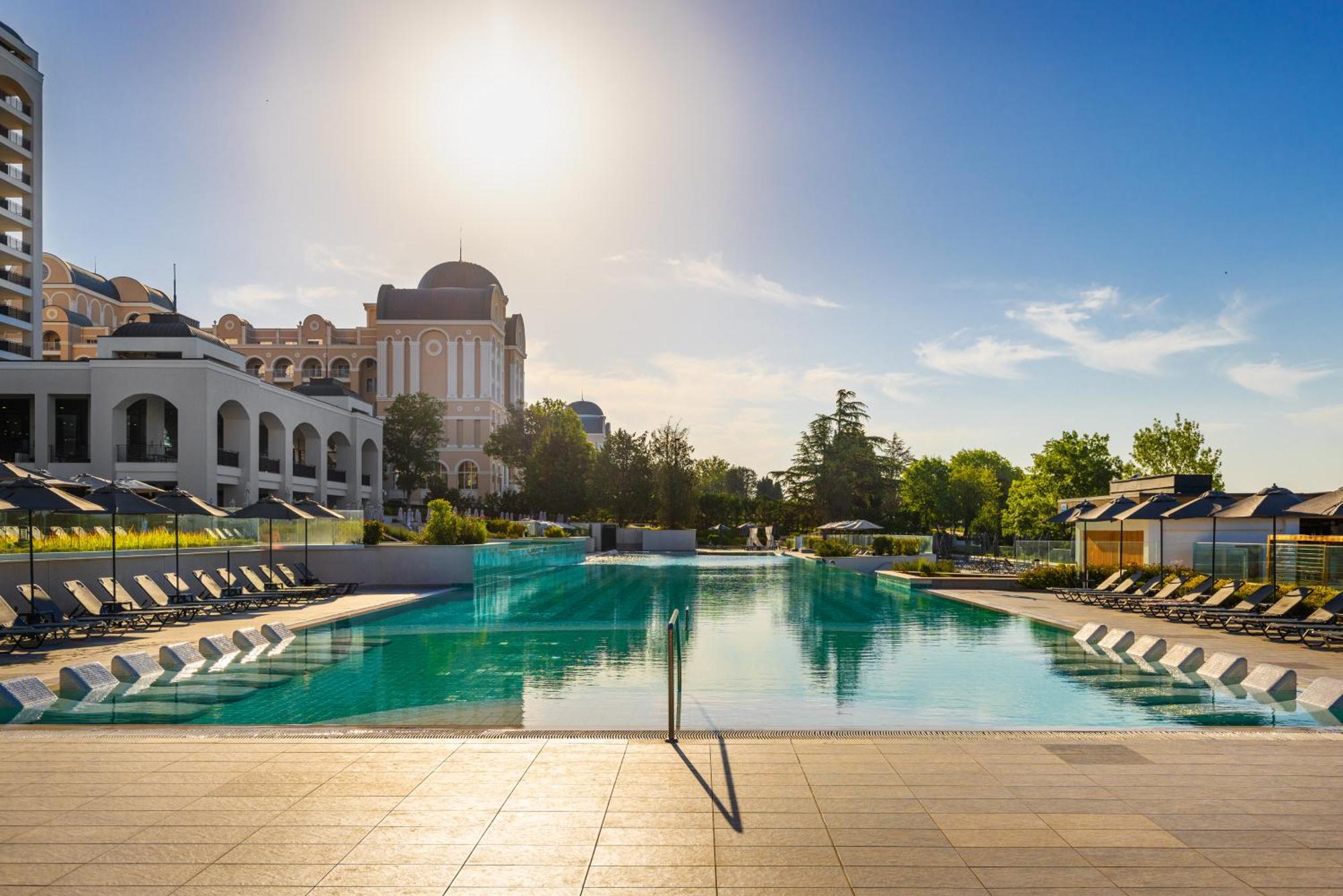 Secrets Sunny Beach Resort & Spa (Adults Only) Bagian luar foto The swimming pool at the hotel