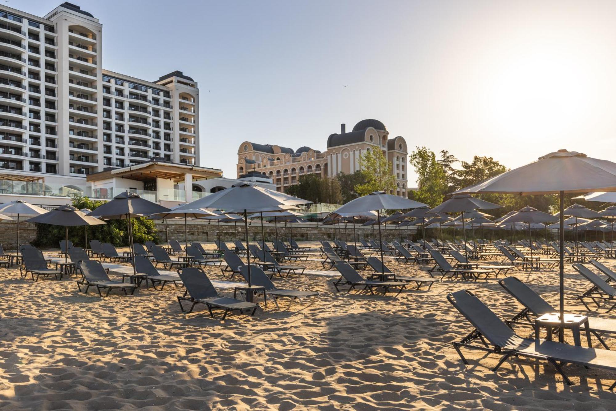 Secrets Sunny Beach Resort & Spa (Adults Only) Bagian luar foto Beach at the Grand Resort